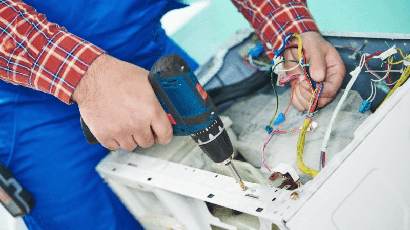 Selendi Bosch Bosch çamaşır makinesi kart tamiri – Su almama arızası orijinal parça ile giderildi. - Teknik servis örneği